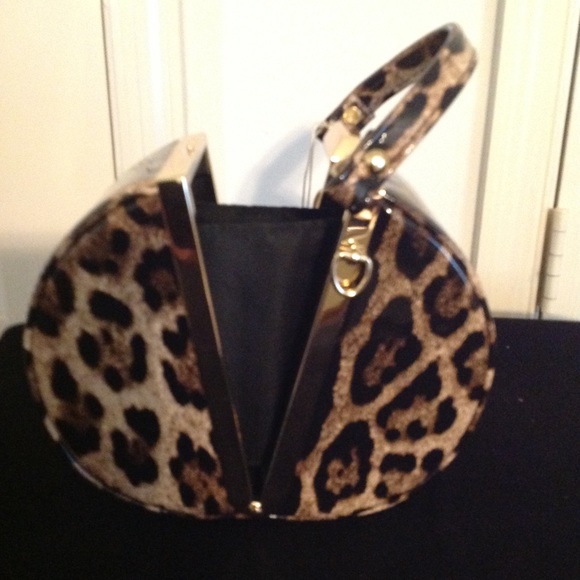 Clutch - Picture 2 of 5